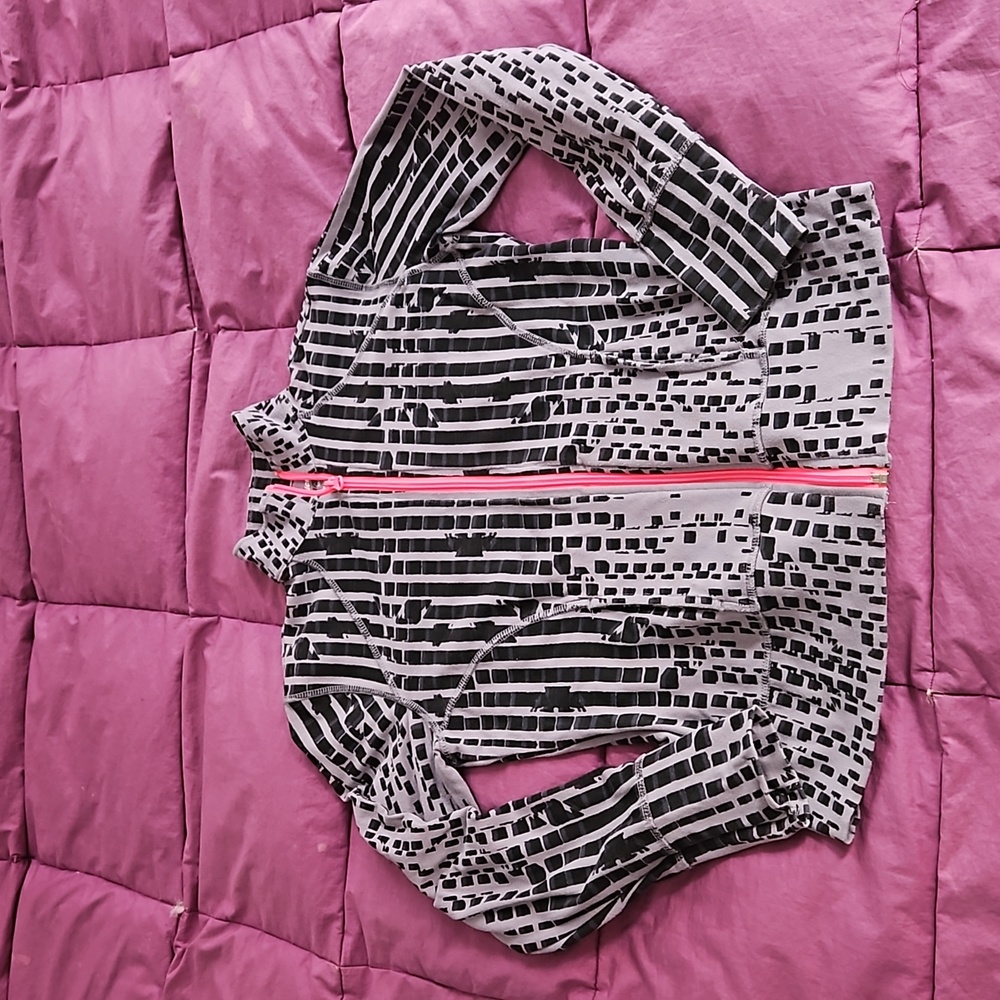 Gray & Black Lightweight Activewear Jacket w Bright Pink Zipper Size M